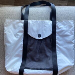 Lululemon Tote, black and white